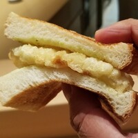 和 のぎ - ひらめバーガー　ひらめ天婦羅、べったら漬け、わさびソース　