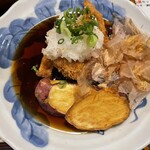 キッチン河口亭 - 三色揚出しとんかつ定食のアップ画像 揚げたし豆腐に素揚げさつまいも付き