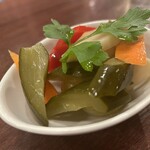 ピッツェリア ファッブリカ 1090 - ピクルス、蓮根も入ってます