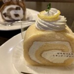 ロールケーキの店 そらのおかし - レモンチーズ  399円（税込）