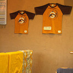 ベーグル屋 エルクアトロギャッツカフェ - Ｔシャツも販売しています