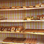 ベーグル屋 エルクアトロギャッツカフェ - 陳列されたベーグル！