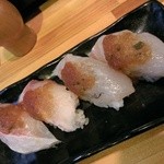 麺哲支店 麺野郎 - 鮨：鱸（左）＆胡椒鯛（右）(2013/11)