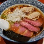 香味鶏だし（しょうゆ）のチャーシュー麺