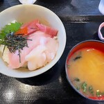 石州 まる姫食堂 - 海鮮丼(小)