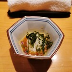 鮨 つぼみ - 黄身醤油にシャリとアオサ