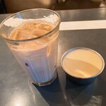 タイニーカフェ - アイスチャイ、プリン