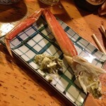 かにや - 切れ目が入ったズワイガニの足と、絶品のカニ味噌！
