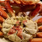 かにや - ガバッと甲羅を開けたところ　カニ味噌もたっぷり