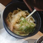 Hamazushi - 息子2の海老天うどん。