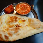 インド・ネパール料理 ヒルビュウ - Cセット［カレー1種（バターチキンカレー）、ナン、チキンティッカ1p］