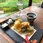 好日庵 - とり天と野菜の天ぷら。700円