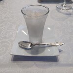 シャトー　ラ・パルム・ドール - ◯お口直しのグラニテ
      生姜を使ってるシャーベットとなる
      
      ほんのりとした甘味で生姜の爽やかさのある
      お口直しにピッタリな美味しい味わい