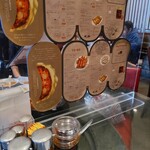 TaiKouRou - このお店の看板メニュー、餃子に関するあれこれが書かれたイラスト、お写真など。お店にとっていかに大事なメニューかが分かりますね。