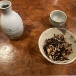 うどん茶屋　多利次庵　弘休 - お通しと熱燗