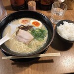 Shou - 祥ラーメン味玉入り、ライス