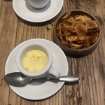 RODEO & Cafe - 本日の一口スープ(とうもろこし)とインカの目覚めのポテトチップス