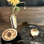 Question Coffee Stand - ブラウニーとクレームブリュレラテ
