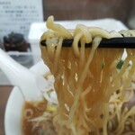 国味ラーメン - 箸上げ