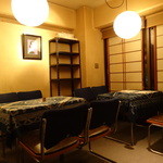 味野里香 - テーブル席