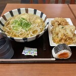 大阪だしのうどん屋 ひろひろ - かけうどん大480円+とり天160円+かき揚げ160円+明太子110円
            計910円