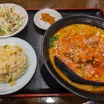 龍宮楼飯店 - 担々麺+半チャーハン(日替B)