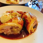 プティタプティ - 鶏もも肉と栗・クリームチーズのパイ包み焼き