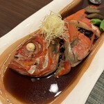 緑水亭 勝浦別館 翠海 - 金目鯛の姿煮　大きめの金目鯛を2人で一匹食べます