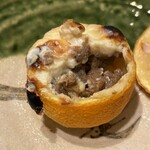 緑水亭 勝浦別館 翠海 - 大吟醸のチーズとモッツァレラチーズに柚子と牛肉が混じって不思議な味わい