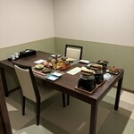 緑水亭 勝浦別館 翠海 - 個室で食事します