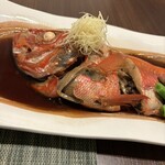 緑水亭 勝浦別館 翠海 - 甘さ控えめに煮込まれた金目鯛の姿煮はサッパリとした味わいです