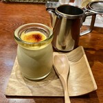 欧風カレー ボンディ - ★なめらかプリン
      表面はブリュレっていうのかな？パリパリな焦げ目ついてる♪
      お好みでカラメルソースを入れるんだけど、俺は入れない方が美味いと思う♪
      激ウマ♡