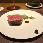 アカ - 兵庫県産ヒレ肉薪焼き　牛蒡のピュレ　生胡椒