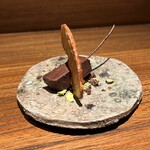 アカ - 生チョコ　枝の部分を持っていただく