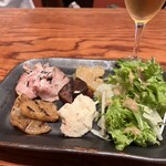 ノン ラヴォーラ マッサ - 前菜5種盛合わせ&ランチビール