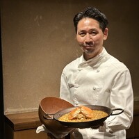 アカ - 東シェフ　見た目、立ち振る舞い、話し方全てが完璧で、男女問わず惚れ惚れしてしまうシェフ