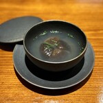 馳走西健一 - 藤枝椎茸 魚介のコンソメスープ