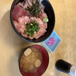 まぐろ三昧那智 - 3色やけど2色丼。