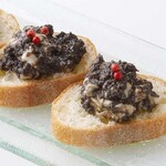 Oyster and olive paste crostini (2 pieces)