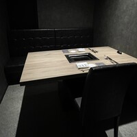 完全個室焼肉 GYU CHIBA - 全室黒を基調とした個室