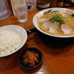 秀楽 極 - ラーメン定食（秀楽ラーメン）