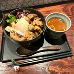 Sumiyaki Buzu - 炭火焼き鳥丼 1,200円