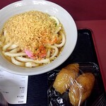 潮屋 - モーニングサービスのかけうどん+おいなりさんで¥400