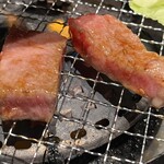 焼肉ホルモン 神戸浦島屋 - 上カルビが極上。柔らかく美味しい。