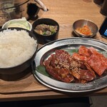 焼肉ホルモン 神戸浦島屋 - 上ハラミ&上カルビの盛合せランチ　1,780円