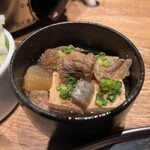 Yakiniku Horumon Koube Urashimaya - 定食に付いてる煮込み。これだけでもご飯かなりたべられます。