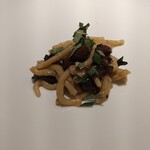 RISTORANTE IL NODO - パスタ：ストロッツァプレーティとキノコ