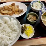 ときわ食堂 - 日替り定食@600円  本日は大根と豚肉の炒め物。小鉢2品とお新香、お味噌汁がついてこの値段はもはや学食並み！