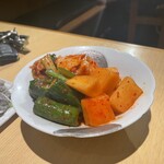 ホルモン焼肉 キラク - キムチ盛り合わせ