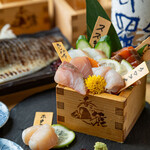 Directly delivered from the fishing port! Assortment of 5 types of sashimi